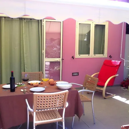Сasa de vacaciones Charming House In With Multiple Views