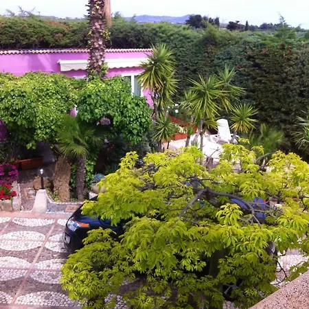 Charming House In With Multiple Views Сasa de vacaciones *